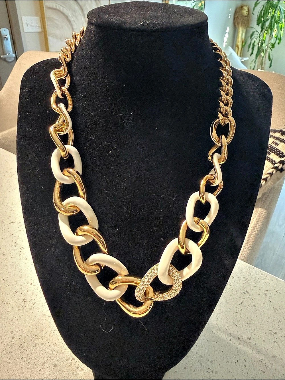 Kate Spade Statement Link Necklace in Gold & White Like New